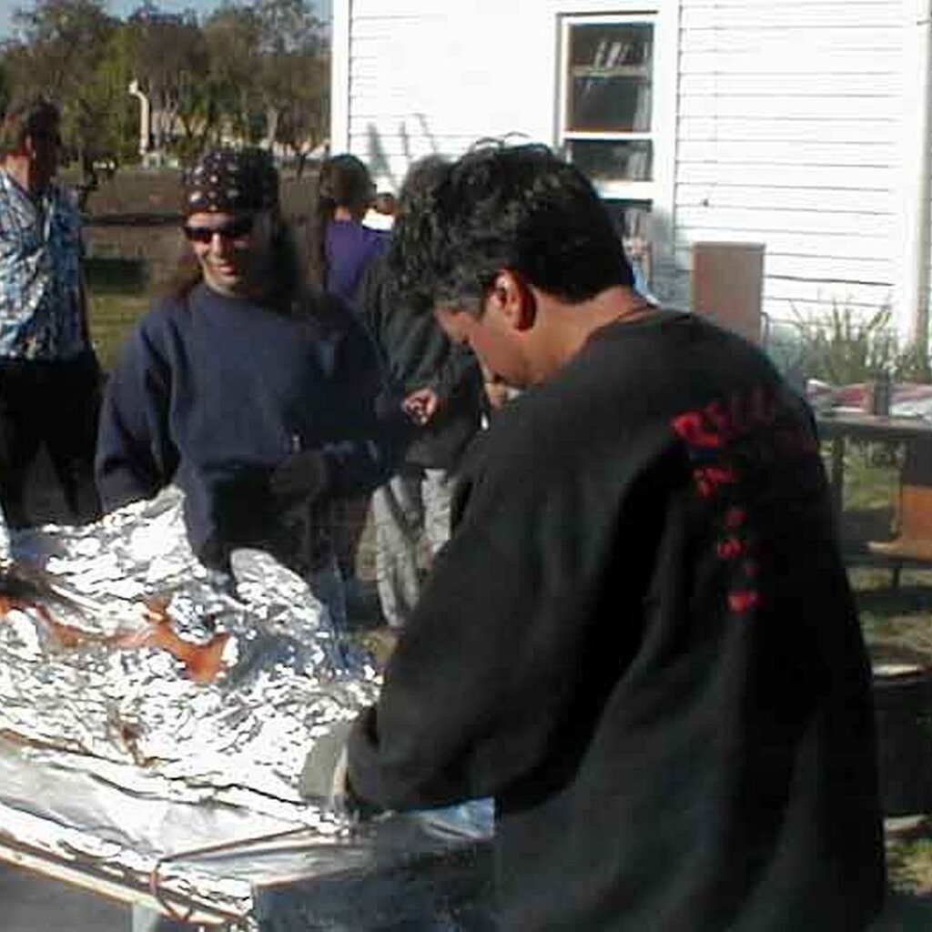 Charlie_Jackson_Halloween_1999-10-28x16-10-00 Etene Fau, Lonnie, and Sam Albert, and ??? supervise the pig roast at Charlie Jackson's Ferguson house in Mountain View CA, October 28th, 1999.