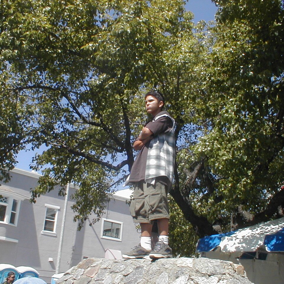 2000-07-01x14-34_Charles_looking Lee Webster's son Charles, checking out the scene.