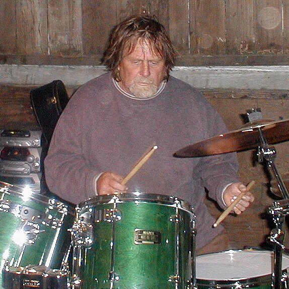2000-06-28x18-07-12_Charlie_Jackson_drums_2 Charlie Jackson at the drums, At the shed on Ferguson Drive in Mountain View CA. It's torn down now. Flash fired. No EXIF date, so I guessed time and date.