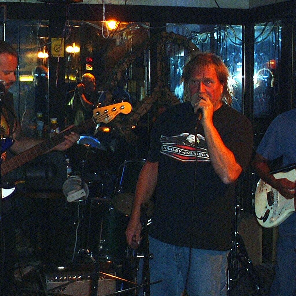 Charlie_Jackson_2002-09-14x22-03-25 Johhny Bird on bass and Charlie Jackson singing at Bogart's Lounge in Sunnyvale CA, Sept 14, 2002.
