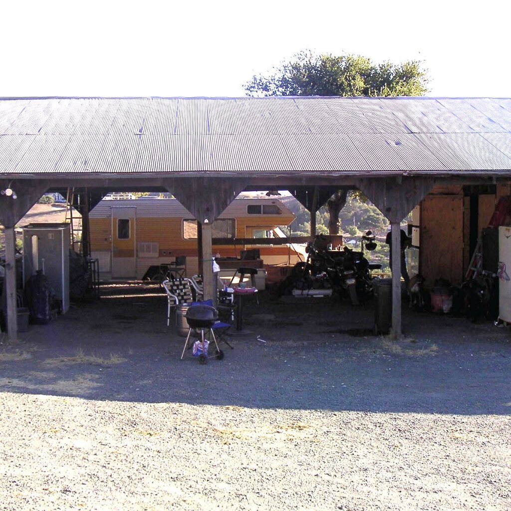 Charlie_Jackson_visit_2003-10-11x17-10-52 The barn where Charlie Jackson lived. I dropped in at 12780 Clayton Road, San Jose, CA. (It's a roofer now.). Nobody's home Saturday Oct 11, 2003.