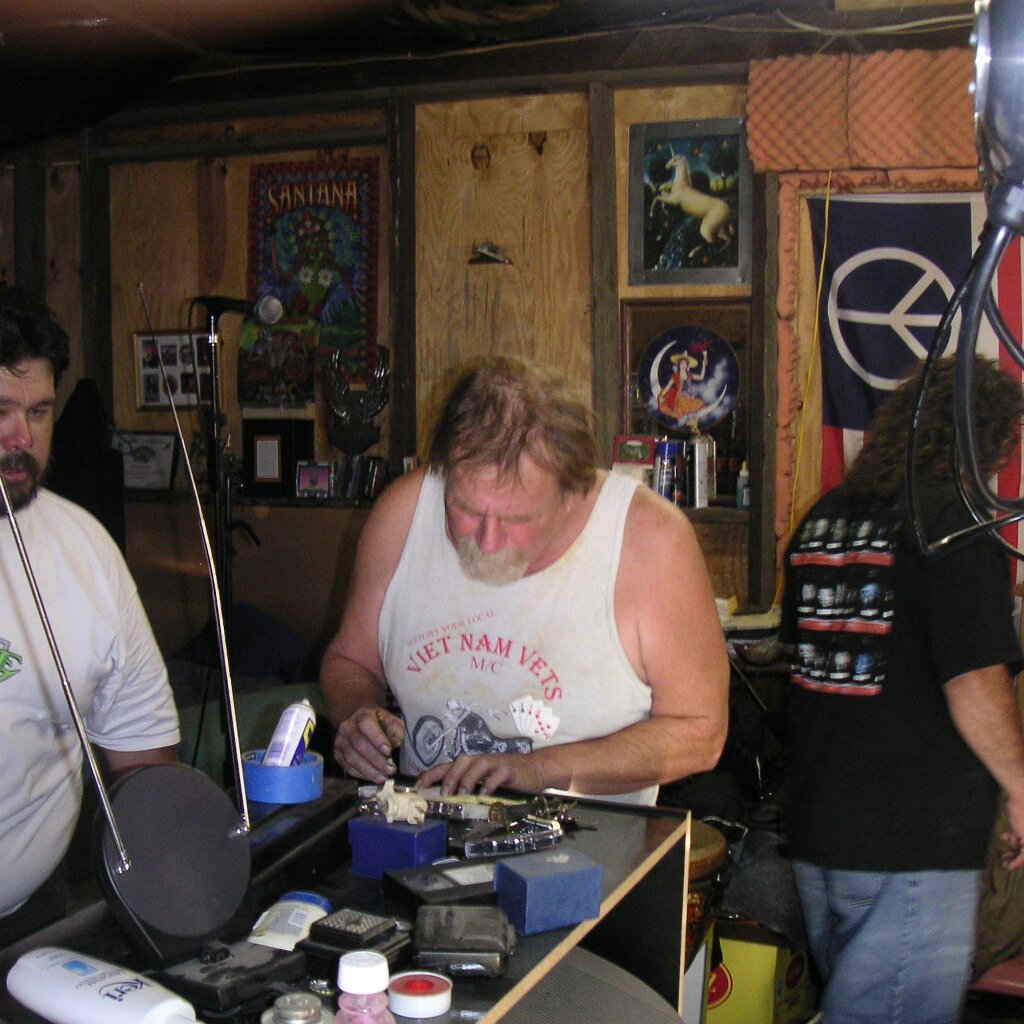 Jam_session_2004-08-08x04-13-07 Charlie Jackson makes notes while Fernando Villasana looks on at Charlie's home in the barn at 12780 Clayton Road, San Jose, CA. (It's a roofer now.)