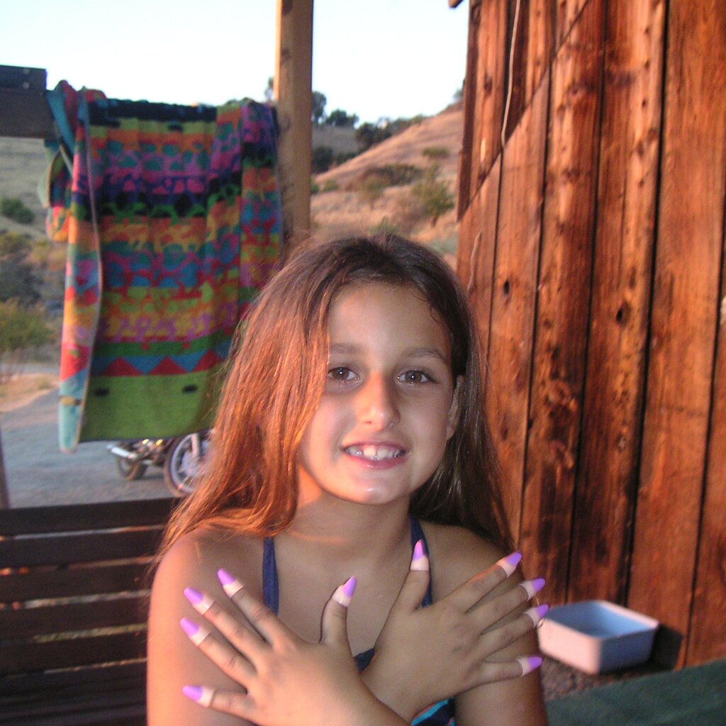 Jam_session_2004-08-08x05-09-05 Megan showing her nails at Charlie Jackson's home in the barn at 12780 Clayton Road, San Jose, CA. (It's a roofer now.)