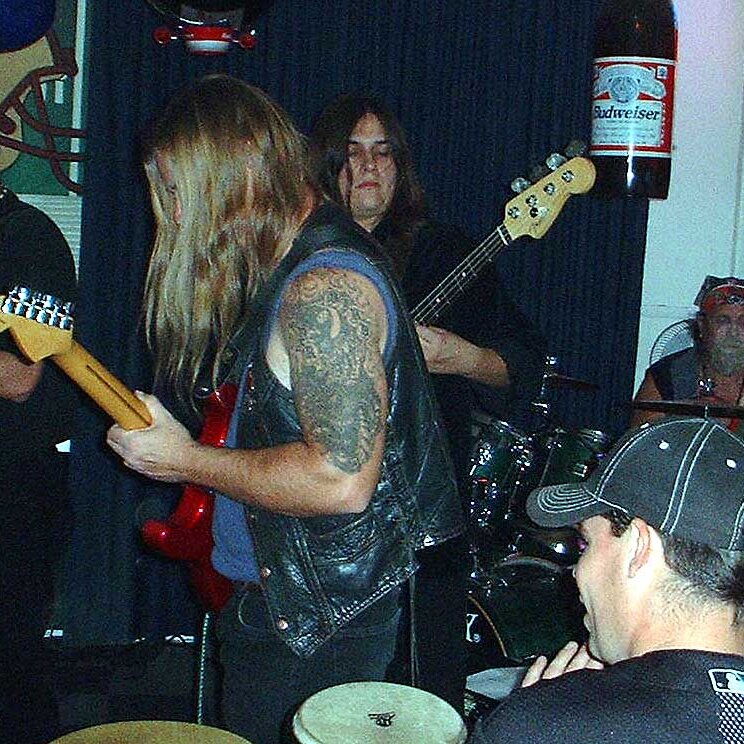 2001-11-03x21-21-18_Charlie_Jackson_drumming Perry, Johnny Bird on guitar, Charlie Jackson on drums at Bogarts Lounge in Sunnyvale CA, November 3rd 2001.