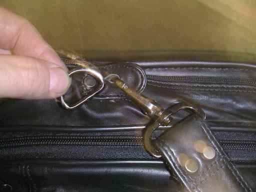 Samsonite_is_junk_3.jpg